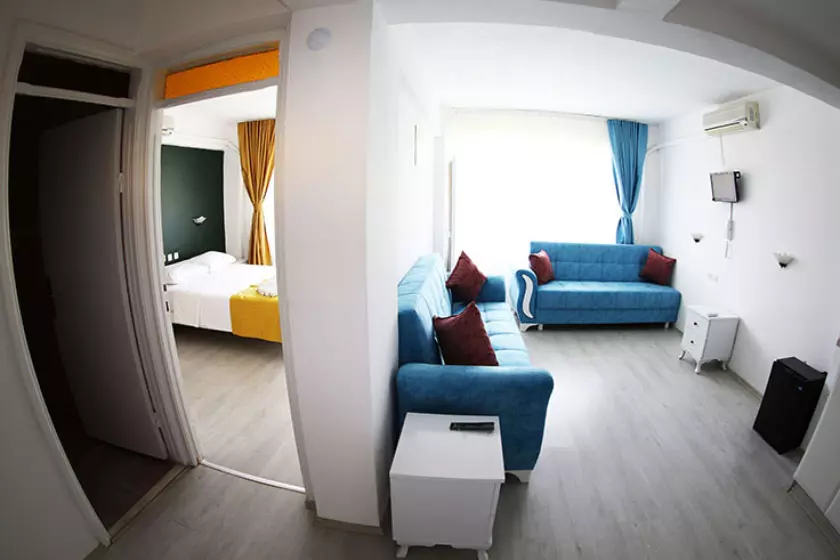 19080899-6236-4358-914d-6a852eae33b3