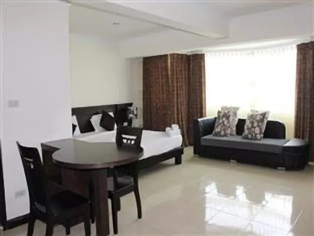 271273_110606160103366_std