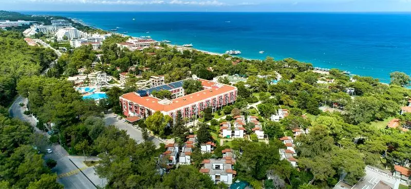 636874a_hb_a_001-2596