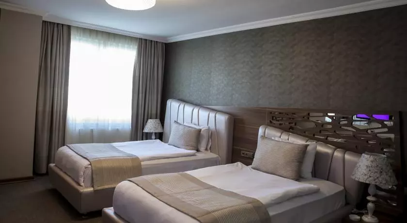 677b4452-1012-4f1f-9d59-3f583bfa8adf-8501