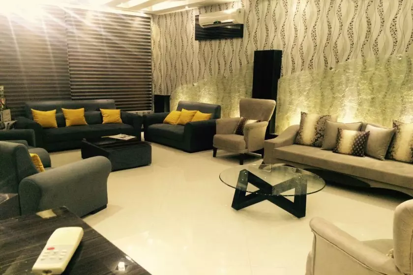 8013ff9b-39b3-43e0-8212-1458159c9b54