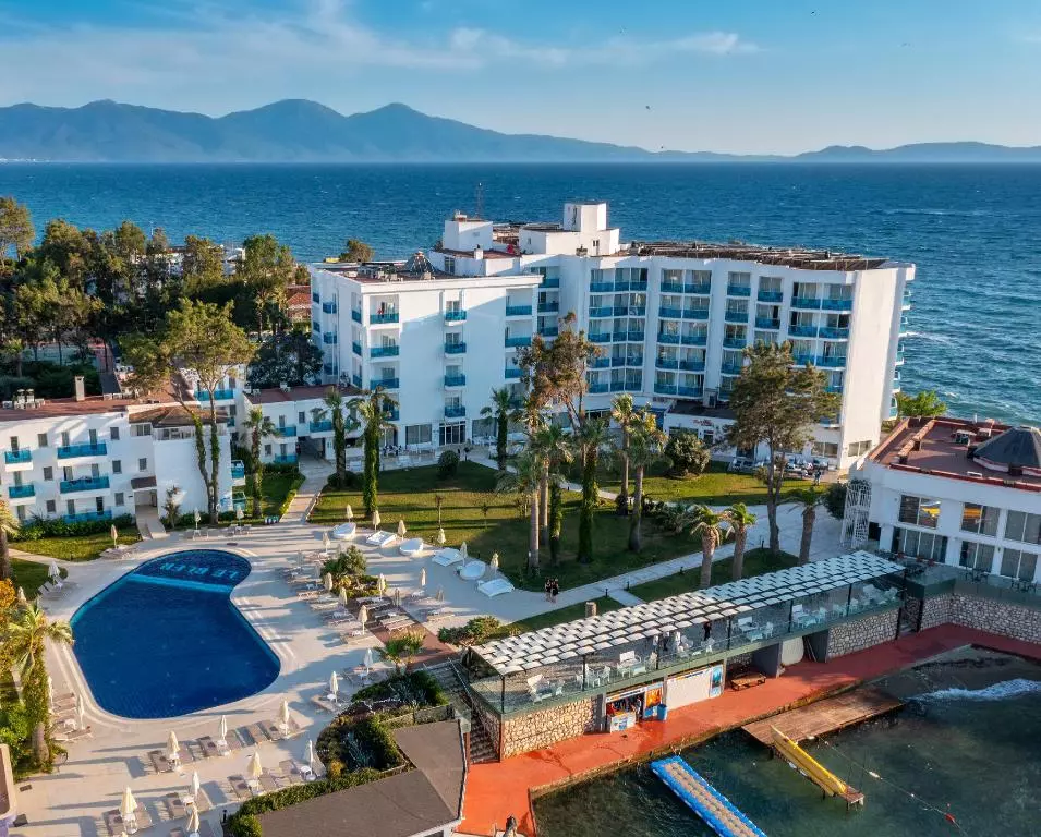 لِ بلو هتل اند ریزورت