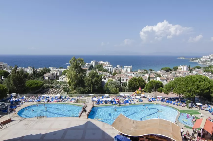 aHR0cDovL2ltZ3MuYWxwaGFpbWdzLmNvLnVrL2Fzc2V0cy9JTUcvYWxwaGEvVHVya2V5L0t1c2FkYXNpL1NlYV9QZWFybF9Ib3RlbC9EU0NfMTAyMS5qcGc=-hw_0_870