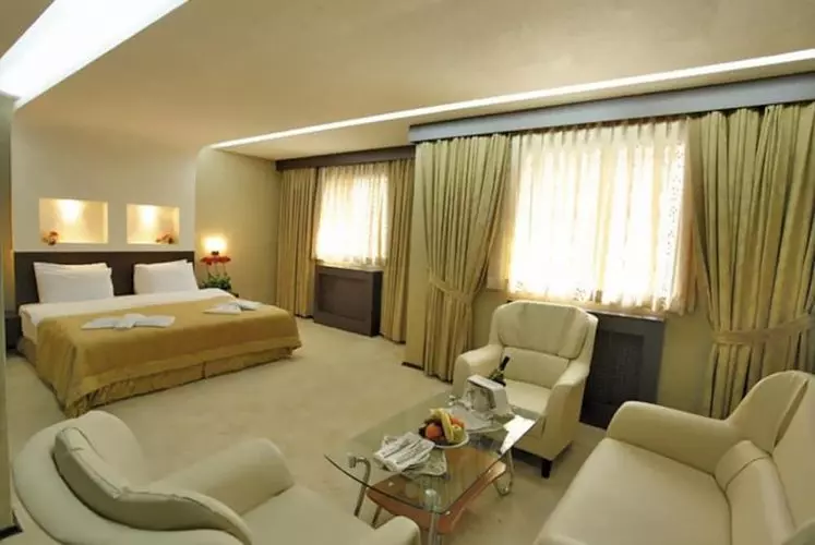 sembo-210257-3ecbdae9_b.jpg_resizeMode=FitInside_formatSettings=jpeg(quality-90)-400467